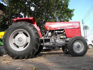 Massey Ferguson MF 375 รถแทรกเตอร์ 2WD 75HP ผลผลิตสูงพร้อมเครื่องยนต์สําหรับฟาร์มสภาพมือสองส่วนประกอบที่เชื่อถือได้ - Product Image 5