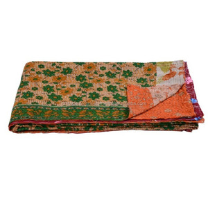 Colcha Kantha Vintage Reversible, Cubrecama Bohemio, Manta de Cama, Cubrecama Tradicional, Colcha de Algodón Hecha a Mano en India - Product Image 2