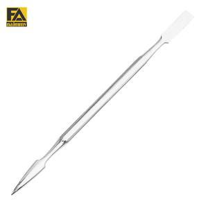 Elegante removedor de callos en ángulo de doble extremo Etiqueta personalizada Empujador de uñas de acero inoxidable para la eliminación de piel muerta - Product Image 1