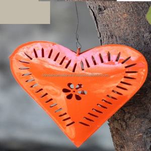 Étoile à suspendre en fer Noël avec décor à suspendre en métal fini de couleur orange avec motif coeur et revêtement en poudre orange - Product Image 2