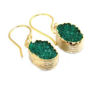 Pendiente de forma ovalada druzy de azúcar verde natural de aspecto caro, pendiente colgante de gota con acabado de textura chapado en oro de 18 quilates - Product Image 2