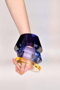 Bracelet en résine élégant fait à la main pour les amoureux de la mode - Product Image 2