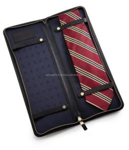 Boîte à cravate personnalisée 2018 en cuir noir, étui de voyage pour cravate / Accessoires en cuir pour homme, étui de voyage pour cravate / Porte-cravate de voyage pour affaires - Product Image 1