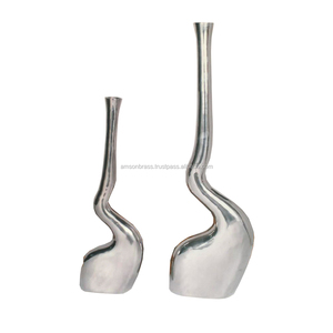 Vase à fleurs décoratif en métal aluminium poli Vase de décoration de table en métal pour table de mariage Vase en métal au design classique - Product Image 1