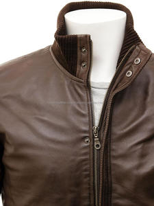Chaqueta de bombardero de cuero de piel de oveja marrón cálida con estilo Unisex para invierno de talla grande transpirable Método de tejido de ganchillo para hombres y mujeres - Product Image 4