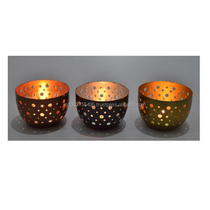 Portavelas de Hierro Hechos a Mano para Decoración del Hogar y Navidad con Perforación - Product Image 1