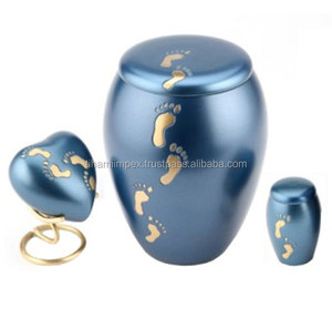 Urnas de cremación de latón con huellas Esmalte Acabado Cremación Urna de entierro para adultos Hecho por La India - Product Image 1