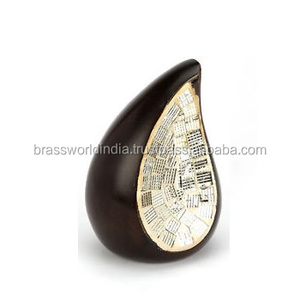 Urna Funeraria de Latón con Diseño de Lágrima Estilo Americano, Modelo TD-420 de Brassworld India, Artículos Funerarios Metálicos para Adultos - Product Image 1