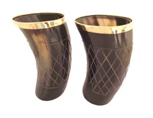 Wholesesale New Best seller Viking drinking horn Mug cups ottone dressed Set di 2 tazze di corno dall'india di qualità artigianato