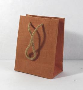 Bolsa de papel Kraft duradera impresa con logotipo personalizado al por mayor con asa embalaje de joyería impresión offset Cordón de cartón - Product Image 4