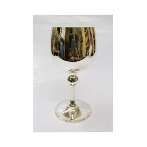 Gobelet à vin classique en métal plaqué argent, coupe moderne, élégant, moderne, personnalisé à la main - Product Image 1
