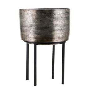 Maceta de Metal de lujo hecha a mano, forma personalizada, diseño único, elegante, India, elegante, más vendida para aplicaciones de jardín - Product Image 1