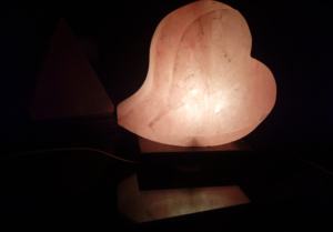 Lampes Feng Shui en forme de double cœur sculptées en matériaux organiques, écologiques, Sian Enterprises, boîte d'emballage artisanale naturelle de qualité supérieure - Product Image 3