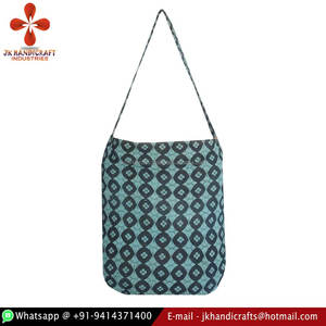 Sac à bandoulière vintage en sari Kantha cousu à la main par un fournisseur étoile - Product Image 1