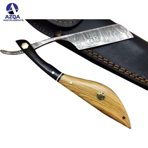 Navaja de Afeitar Recta Damasco Hecha a Mano con Mango de Hueso, Herramienta de Barbería para Uso Profesional y Personal - Product Image 3