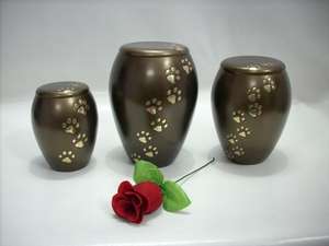 Urne en laiton faite à la main cercueil Logo personnalisable cendres d'animaux de compagnie en plein air mémorial beaux pétales à motifs - Product Image 3