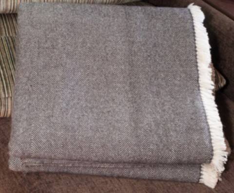 สีเทาเข้ม