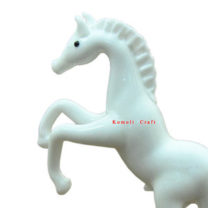 Figurine miniature de cheval en verre de Murano blanc, décoration d'intérieur - Product Image 2