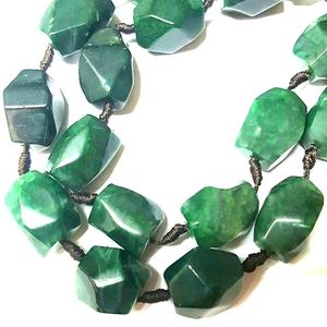 Aventurine vert foncé de haute qualité pépite à facettes dégringolé brin de pierres précieuses forées cristal naturel collier de guérison grossiste - Product Image 1