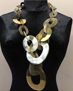 Collar de resina de moda para mujeres y niñas para bodas - Product Image 4