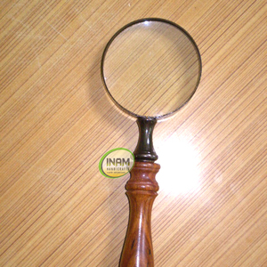 Lupa de madera antigua hecha a mano, diseño bonito y náutico - Product Image 1