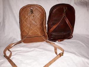 Mochila de cuero marroquí hecha a mano unisex Estilo Vintage tostado con forro de cuero genuino y marco externo con patrón geométrico - Product Image 3