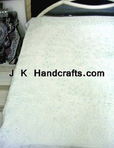 Cama bordada a mano de diseño India - Product Image 1
