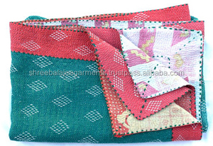 واحدة من نوع الثقيلة قديمة 5 إلى 7 طبقة Kantha المطرزة رمي ، Kantha من الهند اليدوية خمر Kanthina ساري لحاف