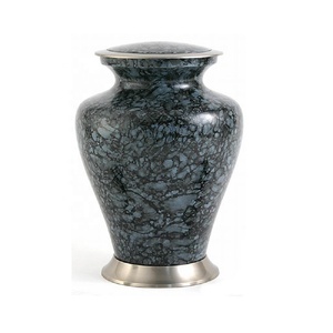 Urne de cendres de souvenir en laiton métallique de conception traditionnelle Conteneur de cendres humaines de qualité superfine Urnes de cendres mémorables à vendre - Product Image 1
