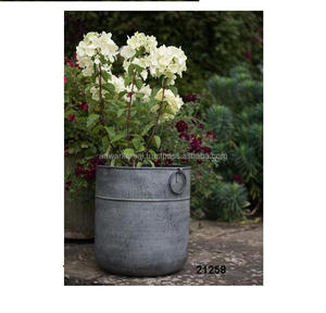 Maceta de flores de jardín galvanizada de zinc de hierro de diseño hecho a mano de alta demanda - Product Image 1