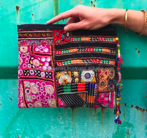 Lindo bolso Mirrorwork de garras - Product Image 2