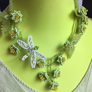 Collar Gargantilla de Cuentas Francesas Hecho a Mano, Felicidad - Product Image 1