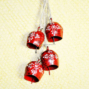 เครื่องประดับสวน กระดิ่งวัวเหล็กหล่อสีแดงลายเชอร์รี่เพ้นท์มือ ของตกแต่งสวน ของตกแต่งคริสต์มาส - Product Image 2