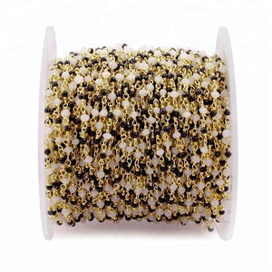 Onyx negro de un pie con ágata blanca chapado en oro alambre envuelto enlace Rosario cuentas cadena - Product Image 1