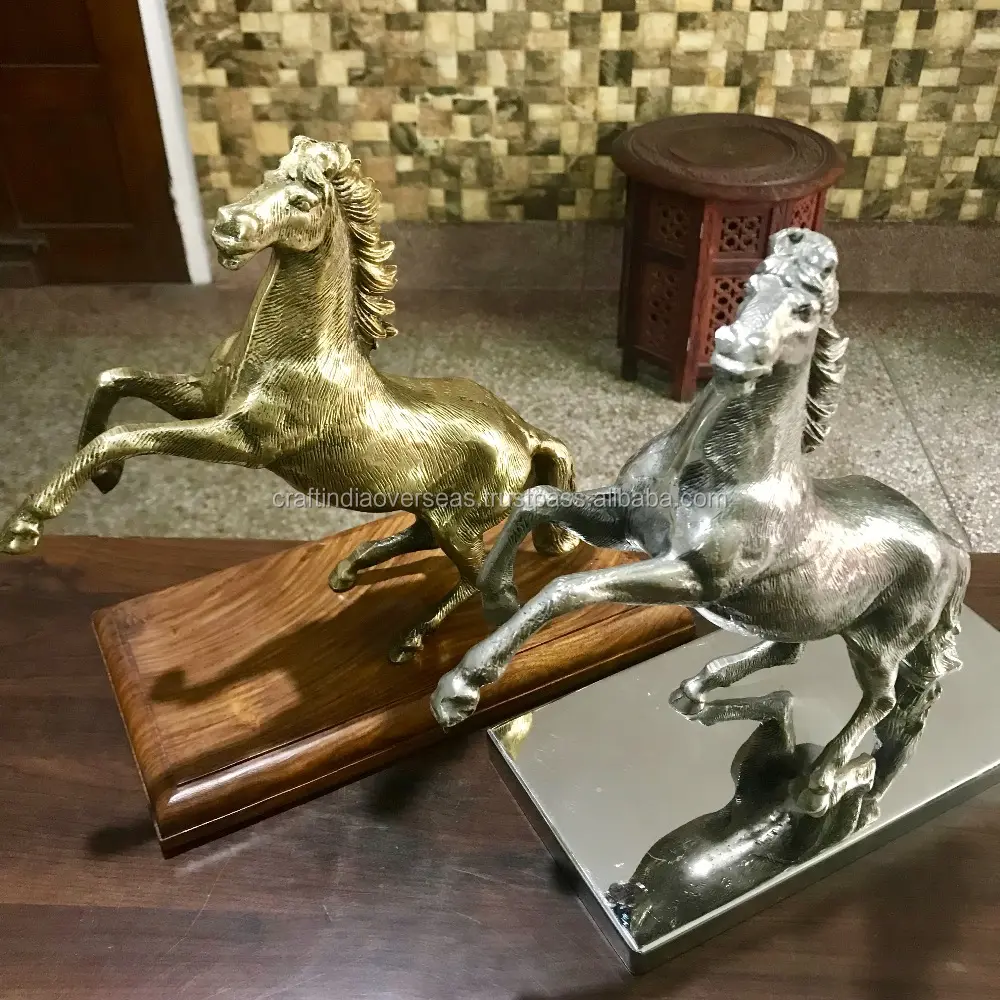 Bellissimo cavallo decorativo in metallo Set di 2 per accessori per la decorazione domestica e per la decorazione dell'home office artigianato in metallo