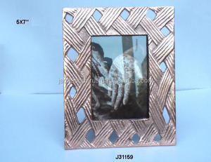 Marco de fotos de Metal y aluminio fundido, estilo tejido de bambú en acabado de cobre y dos tamaños - Product Image 3