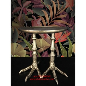 Nouveau Bougeoir Haut de Gamme Unique en Aluminium Fait Main avec Finition Or Antique et Base Pieds d'Oiseau pour Mariages et Noël - Product Image 5