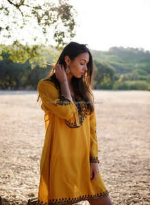 Tunique de style bohème et pince à cheveux, tenue de plage blanche et moutarde, Unique brodée, bohème, décontractée, tendance, pour femmes, Cover-Up - Product Image 3