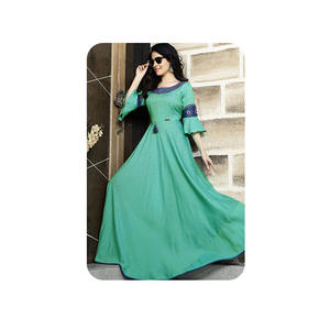 Robe Kurti en rayonne de créateur pour dames Robe longue Kurta ethnique indienne élégante pour le bureau de fête et l'usage quotidien disponible à la vente - Product Image 1