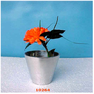 กระถางดอกไม้โลหะสำหรับตกแต่งสวนและหน้าต่าง - Product Image 1