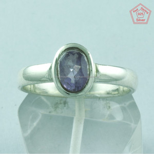 Bague en argent sterling 925 avec petite pierre précieuse d'améthyste et belle conception - Product Image 1