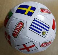 Balón de Fútbol Promocional con Bandera - Certificado ISO 9001, Cámara de Látex, Tamaño y Color Personalizables, Cosido a Máquina, Material PVC/TPU/PU Ahira