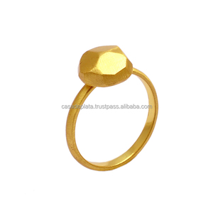 Anillo de plata de ley chapado en oro hecho a mano con incrustaciones de ajuste de bisel, estilo moderno para compromiso, fiesta de boda o regalo - Product Image 3