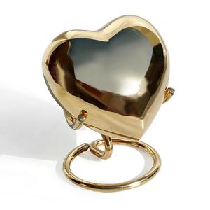 Urna de cremación de corazón rojo con soporte, suministros funerarios, Brassworld, India - Product Image 4