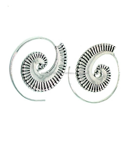 Boucles d'oreilles et boucles d'oreilles créoles en spirale Boucles d'oreilles créoles style paon pour femmes - Product Image 2