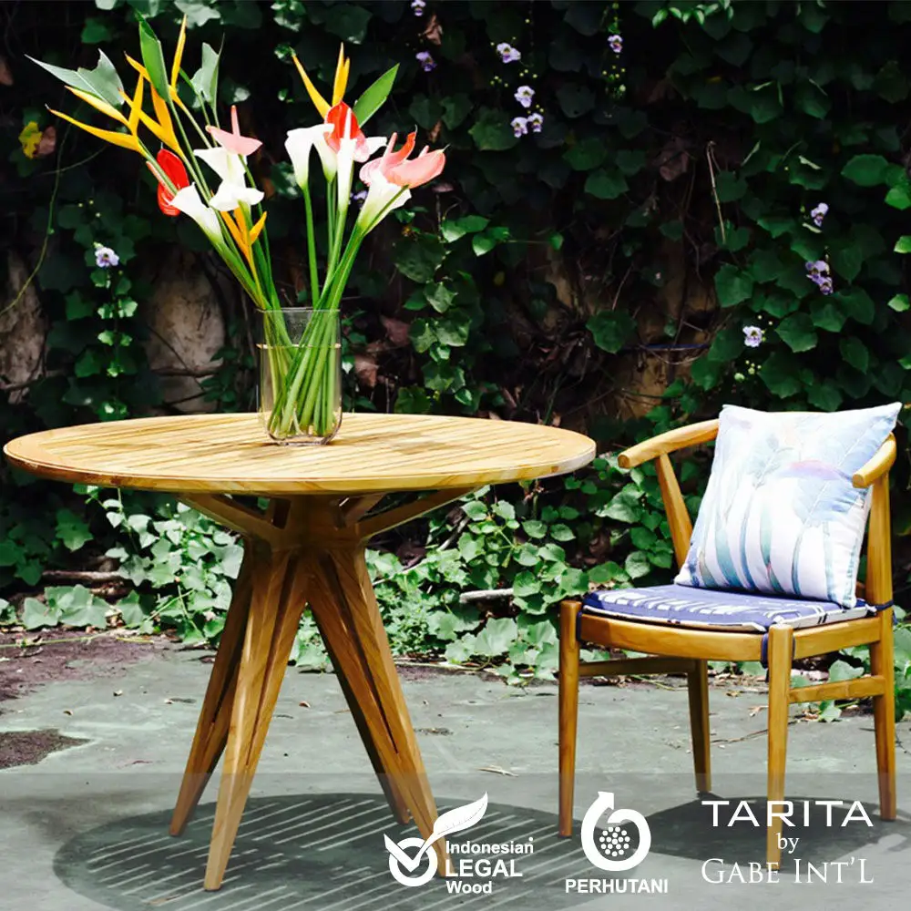 Típicamente mesa de jantar redonda vintage em madeira de teak sólida re-definido para sala ao ar livre e pátio