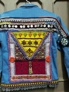 Chaqueta Vaquera Boho Tribal, Chaqueta Gitana con Adornos Banjara, Estilo Born Wild - Product Image 3