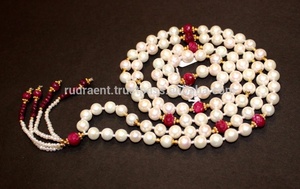 สร้อยคอยาวแบบมาลาประดับมุกและพลอยทับทิม สร้อยคอแบบดั้งเดิมของอินเดีย ลูกปัด ศาสนาพุทธ โบฮีเมียน มุกน้ำจืดขนาด 8 มม. เรียบเนียน รูดรา - Product Image 5