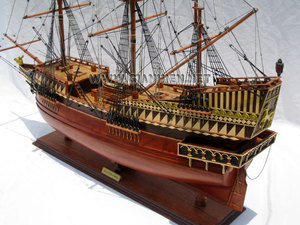 Maqueta de Barco de Madera GALLEON GOLDEN HIND, Estilo Náutico Histórico, Decoración Náutica Vietnamita, Artesanía para Regalo, Arte o Recuerdo - Product Image 4