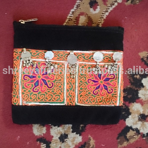 Bolso de Mano Estilo Bohemio Gitano Kuchi con Bordado, Cierre de Cremallera y Gamuza para Mujer - Product Image 2